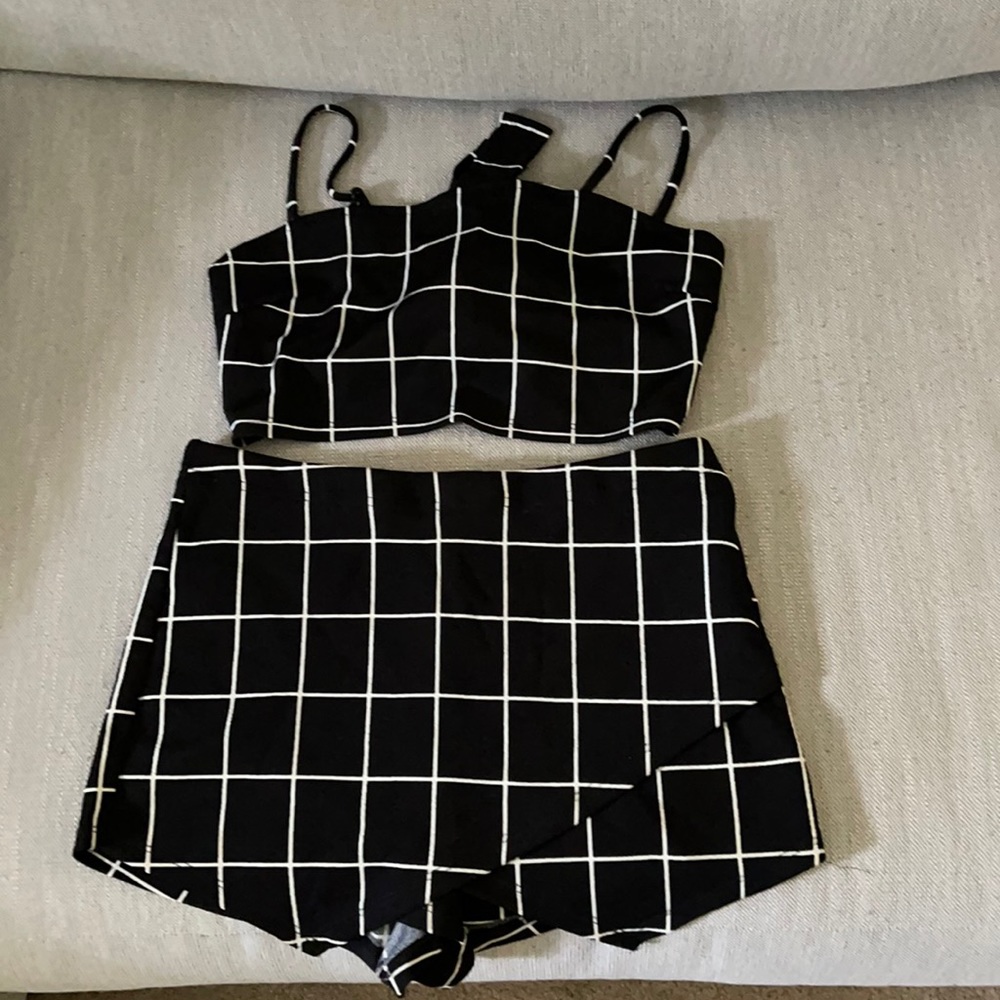 Black and white set